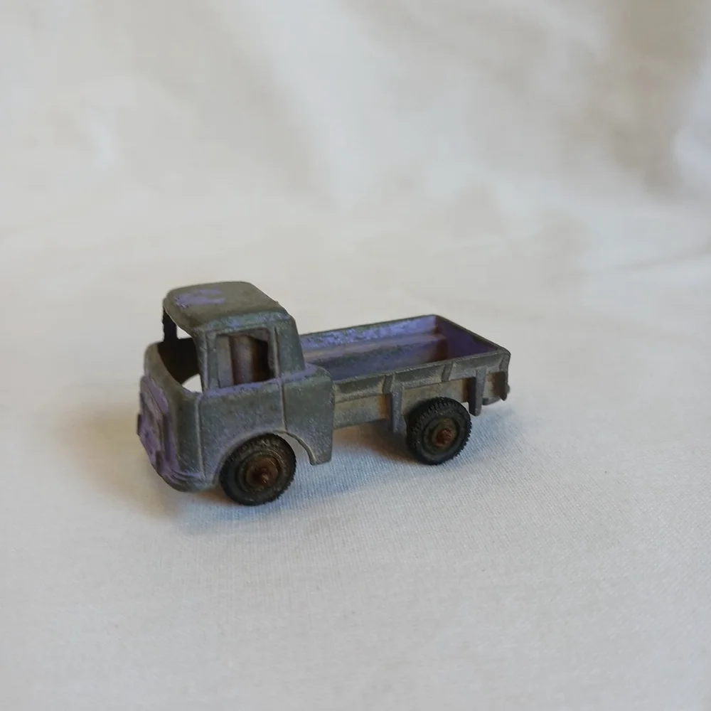 TootsieToy Purple Jeep Truck 1950s 1:64 Scale